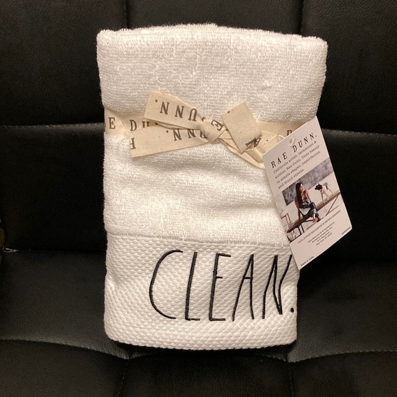 NWT NEW RAE DUNN CLEAN/FRESH WHITE W/BLACK SET OF 2  HAND TOWELS - Picture 1 of 5